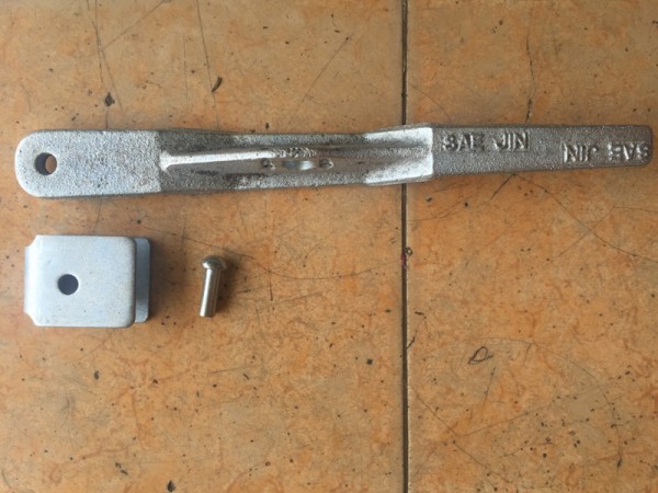 Tay khóa cửa container